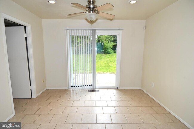Building Photo - 3717 Irongate Ln
