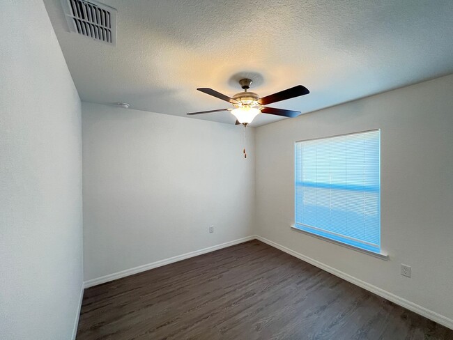 Building Photo - Available NOW! BRAND NEW 3 Bedroom/2 Bath ...