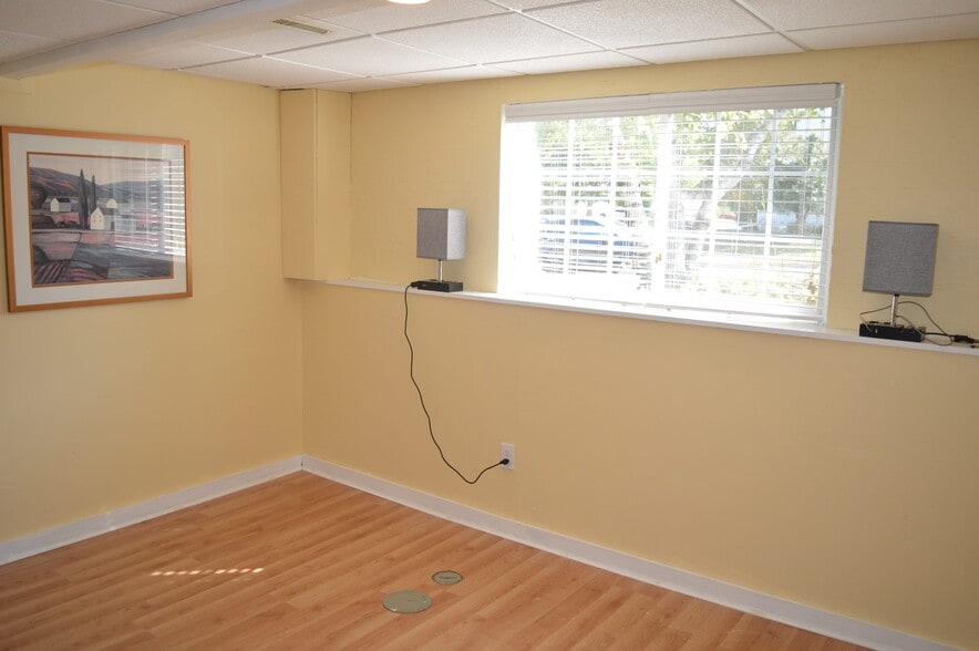 Building Photo - 5270 Summer Ridge Dr