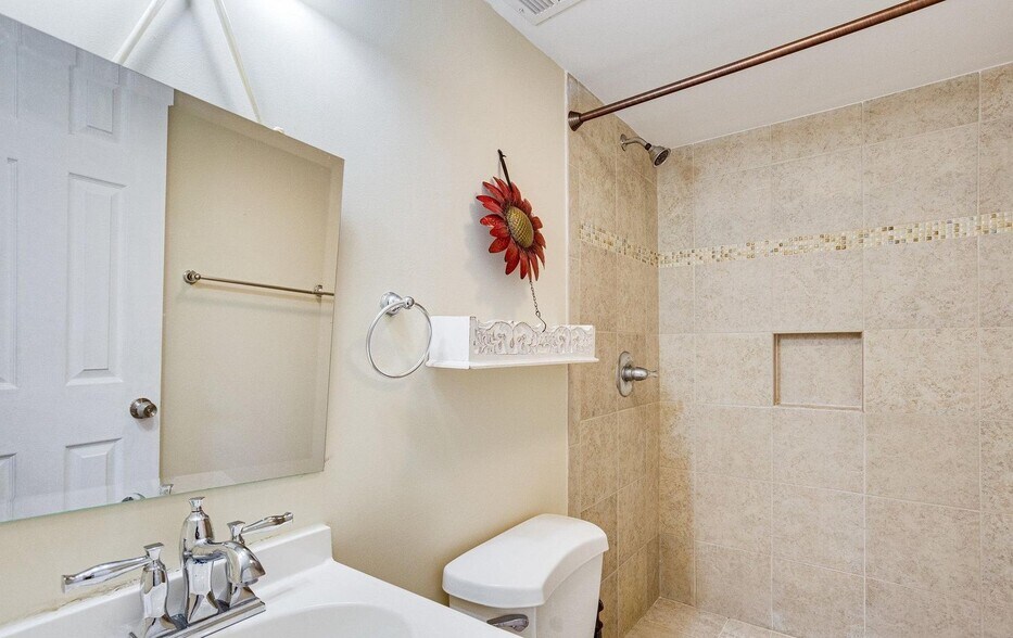 Downstairs Bathroom - 4605 Akron St