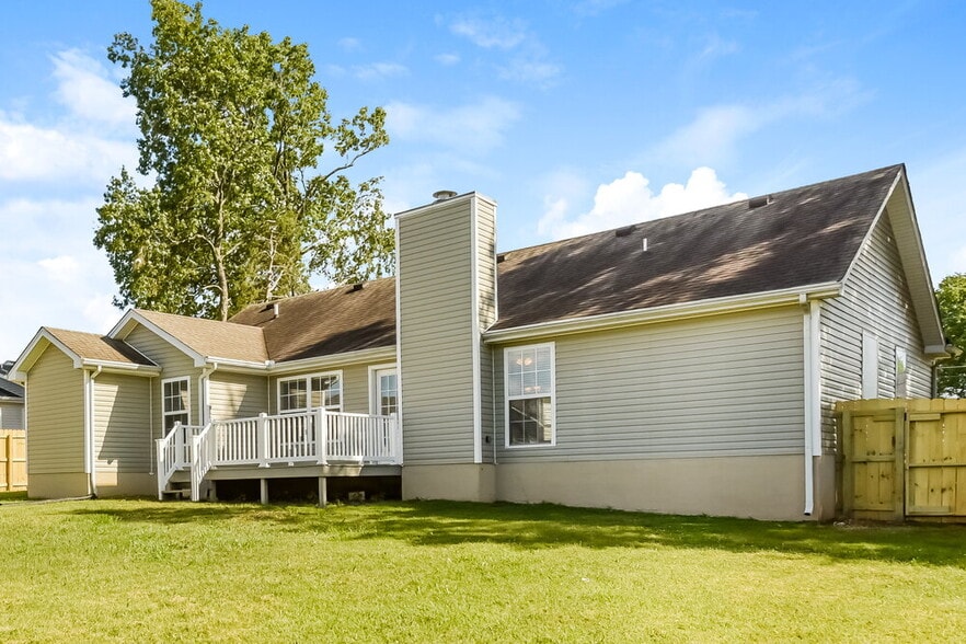 Building Photo - 416 Lake Forest Dr