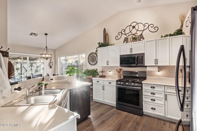 Building Photo - 10853 W Manzanita Dr