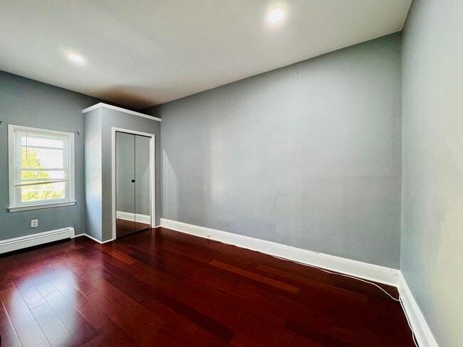 Building Photo - 95 W 54th St