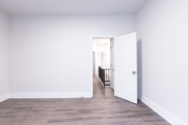 Building Photo - 2424 N Gratz St