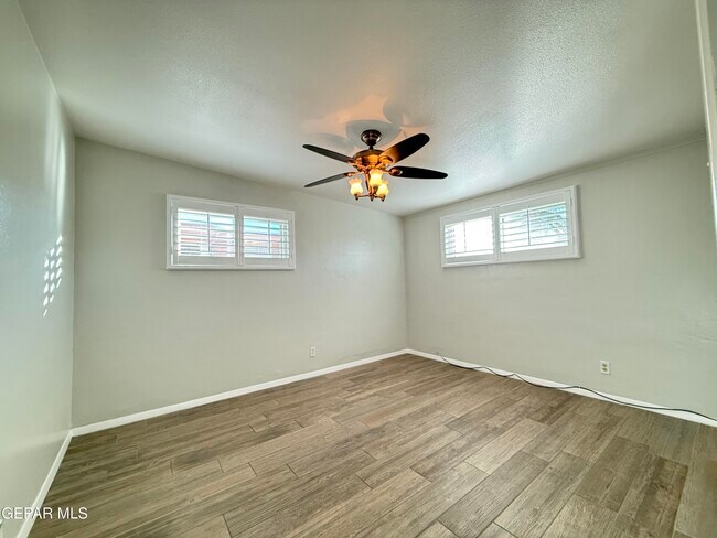 Building Photo - 10180 Saigon Dr