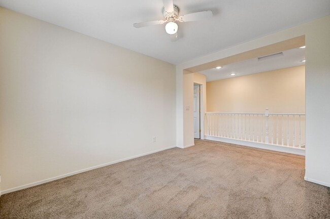 Building Photo - *MOUNTAINS EDGE 3 BED 2.5 BATH * COMMUNITY POOL, FITNESS CENTER, AND SPA *
