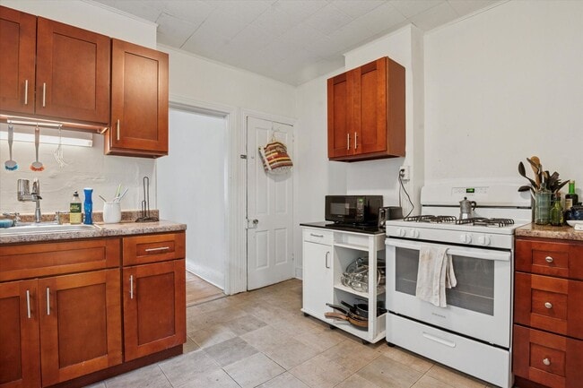 Building Photo - Student Rental Across from WCU Campus – 3 ...