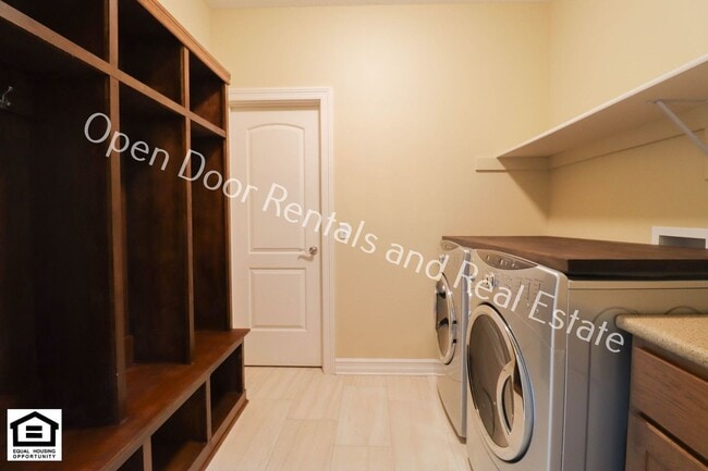 Building Photo - Coming soon! 50% off first months rent** W...