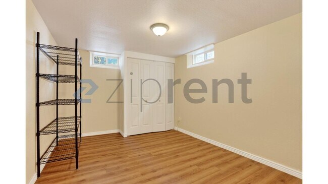 Building Photo - Unit