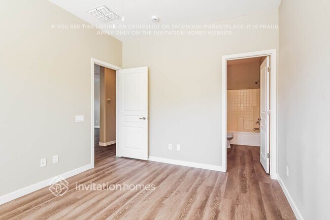 Building Photo - 17137 W Saguaro Ln