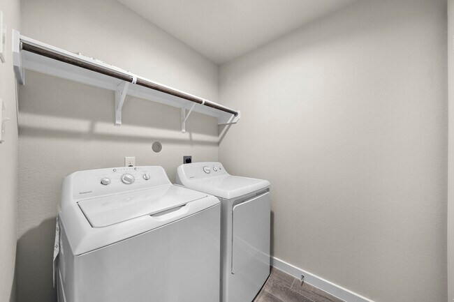 Building Photo - 3327 Tilley Dr