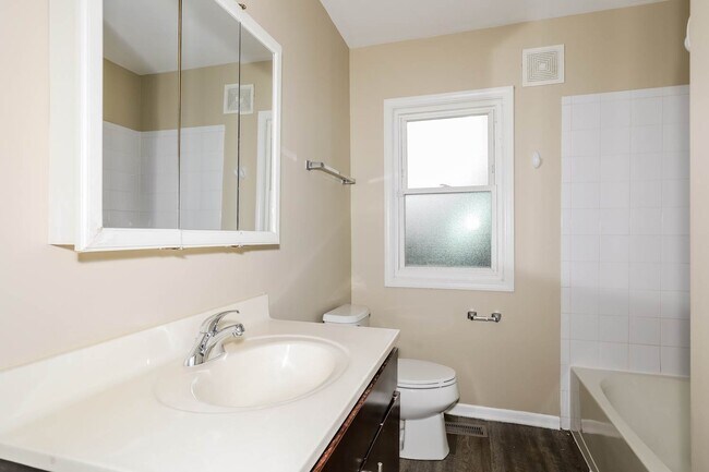 Building Photo - 1381 Alberta Ct