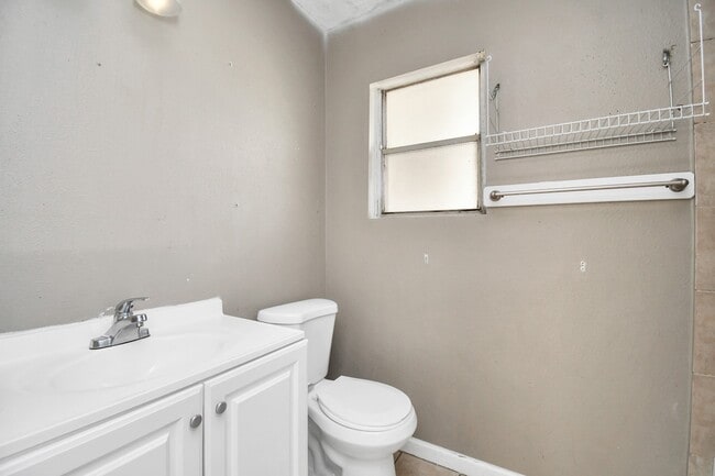 Building Photo - 6713 Neff St