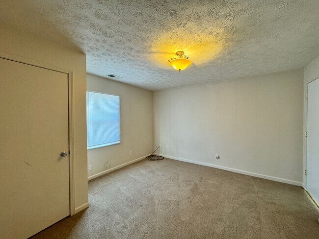 Building Photo - 704 Chinn Ave