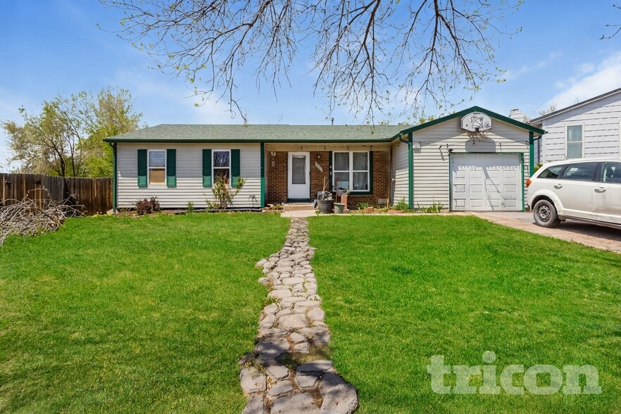 Primary Photo - 2882 Dickens Dr