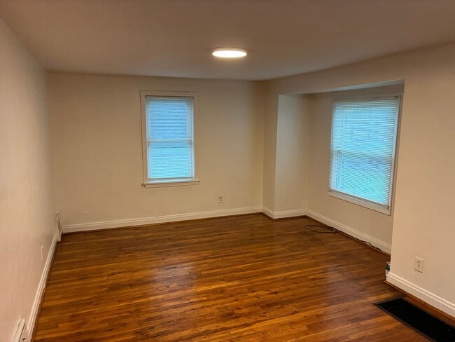 Building Photo - 2 bed 1 bath Conveniently located in Overland on Page