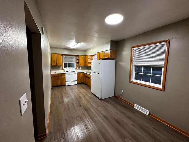 Building Photo - 716 15th Ave SE