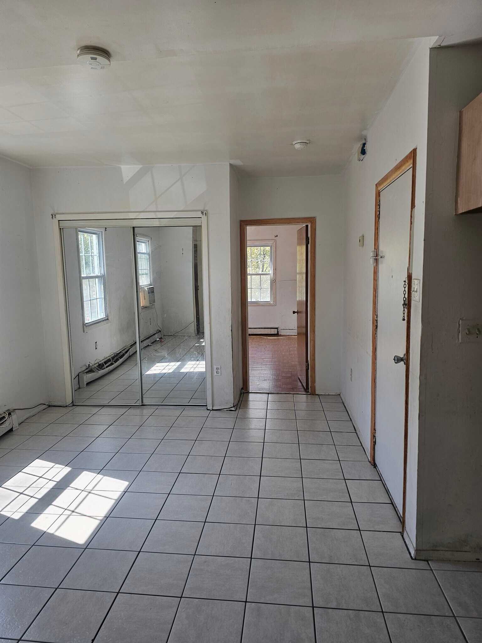 Building Photo - 228 Duncan Ave
