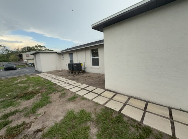 Building Photo - 7059 Brentford Rd
