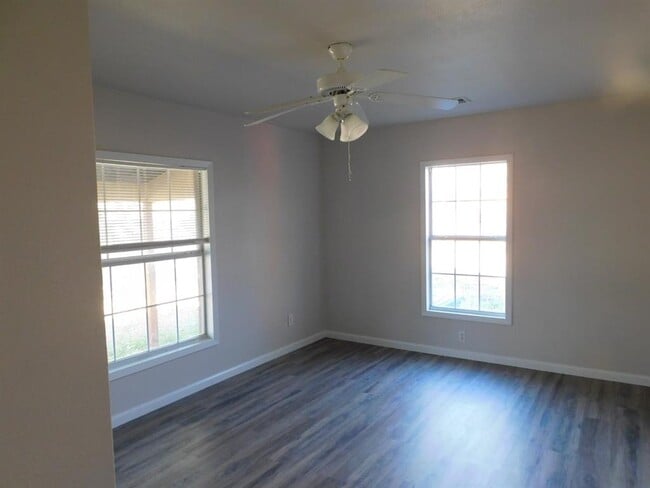 Building Photo - 1320 Green St