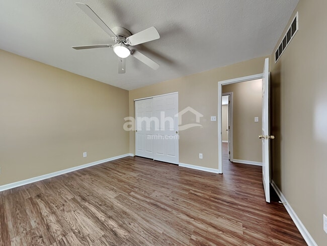 Building Photo - 6401 Sharps Ridge Ct