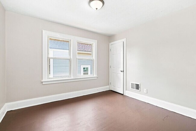 Building Photo - 132 S Highland Ave