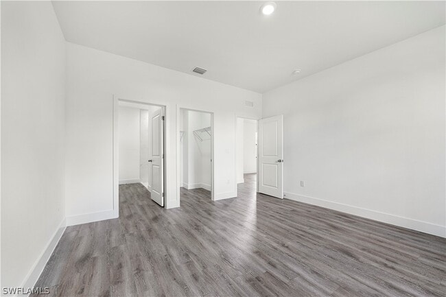 Building Photo - 1217 Cellini St E