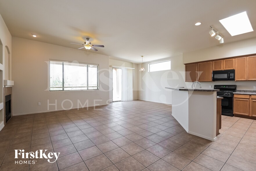 Building Photo - 13558 E High Plains Ranch St