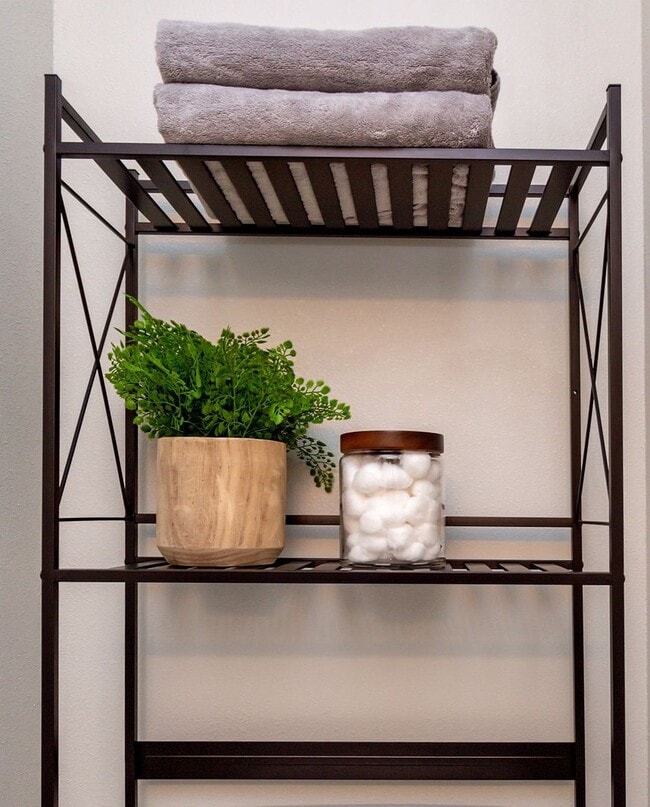 Building Photo - 3 Bedroom Home for rent in Des Moines, IA