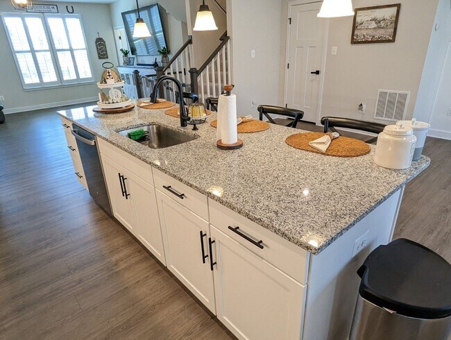 Building Photo - Gorgeous Newer Construction Home (2022) in...
