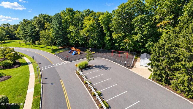 Building Photo - 733 Snowdrop Ct