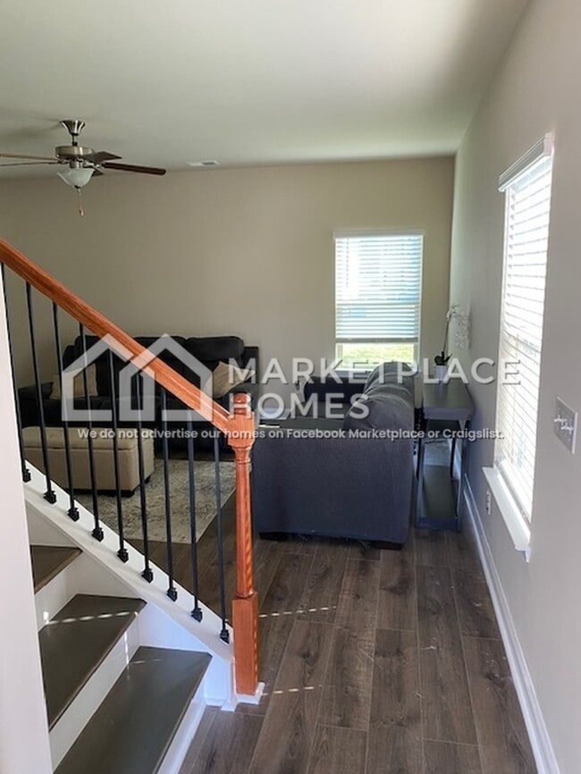 Building Photo - 6121 Hickory Ln Dr