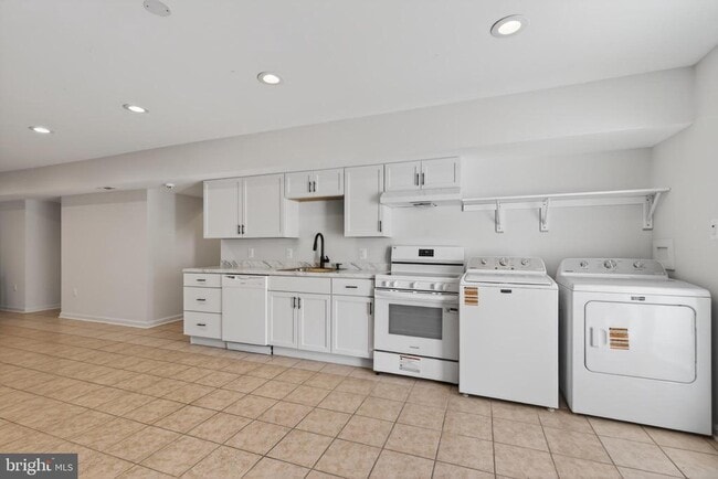 Building Photo - 740 Kentland Dr