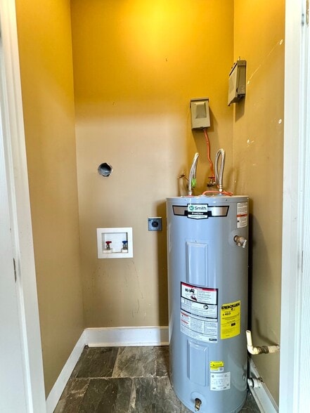 Building Photo - 519 Main St