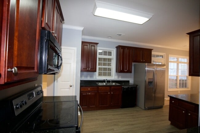 Building Photo - 7897 The Lakes Point