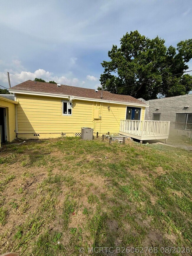Building Photo - 1717 Linwood Ave