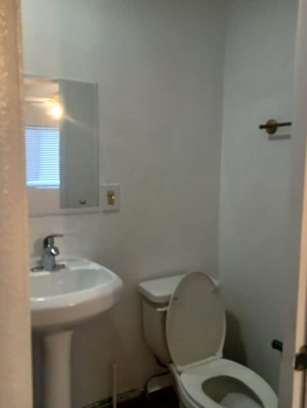 Building Photo - 3853 Winona Ave