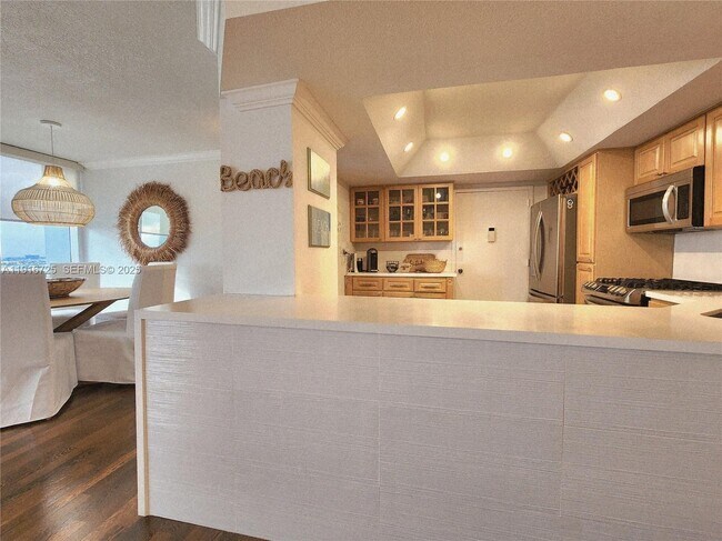 Building Photo - 2030 S Ocean Dr