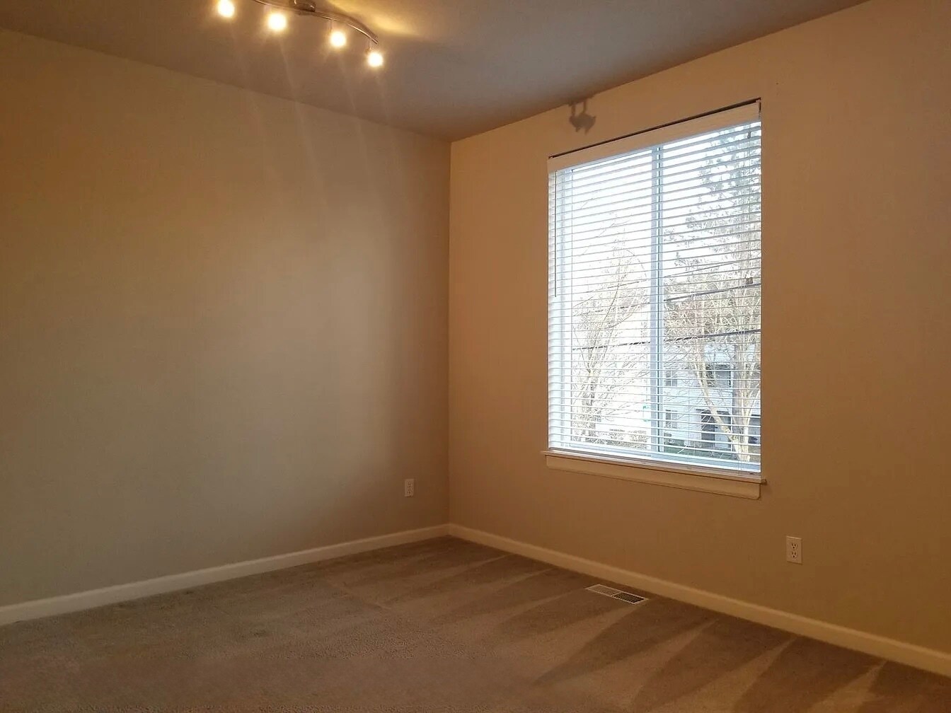 Building Photo - 16715 SW Baseline Rd