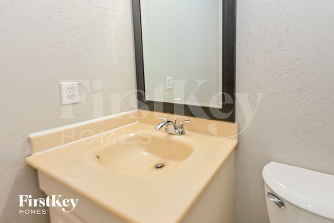 Building Photo - 3843 Buckhurst Dr