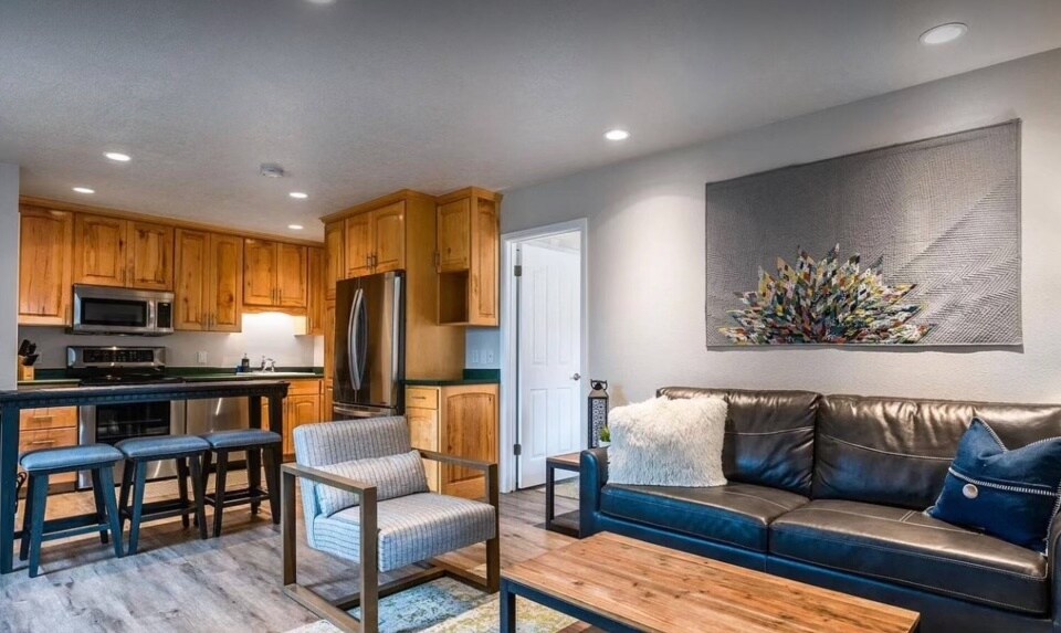 Fully furnished living room - 2025 Canyons Resort Dr