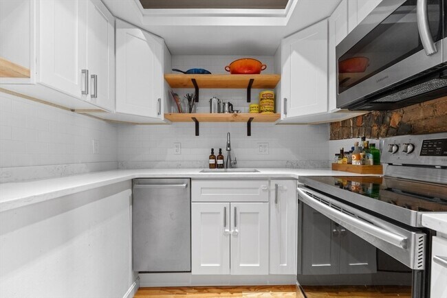 Building Photo - 84 W Concord St