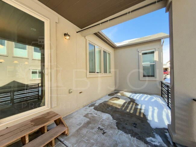 Building Photo - Spacious 4 Bedroom!!