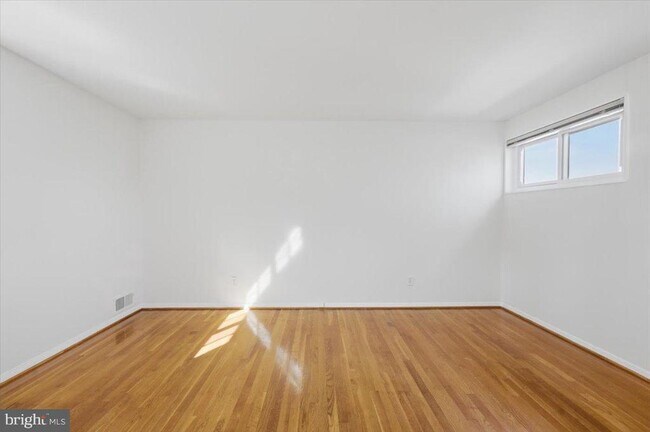 Building Photo - 5039 8th Rd S