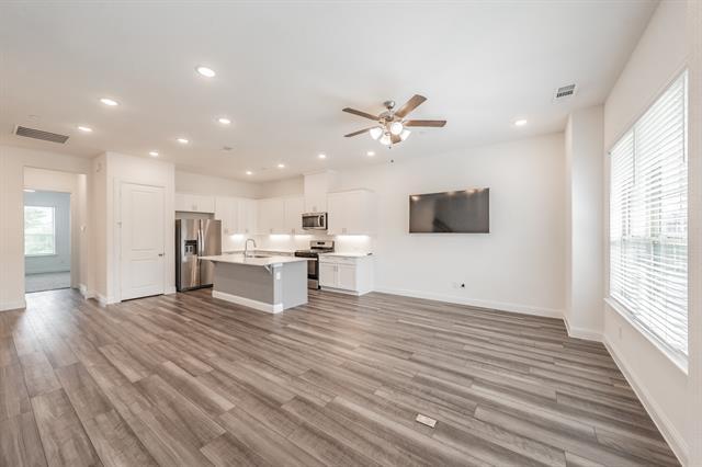 Building Photo - 4201 Shavano Dr