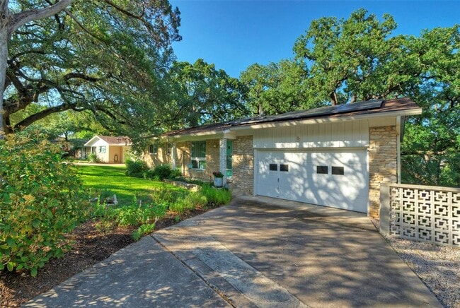 Building Photo - 1709 Mariposa Dr