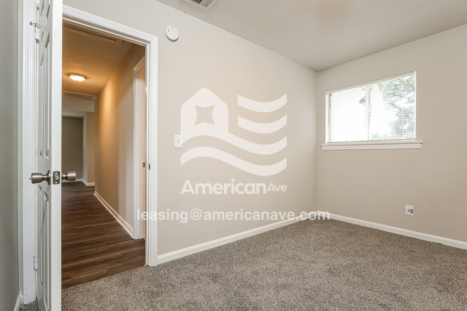 Building Photo - 915 Farwell Dr