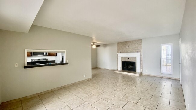 Building Photo - 1571 E Prince Rd