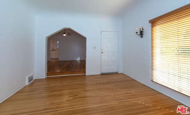 Building Photo - 1117 Longwood Pl