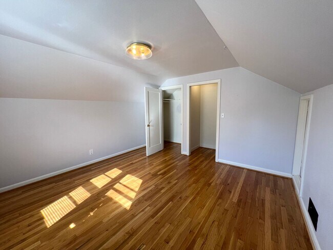 Building Photo - S0349